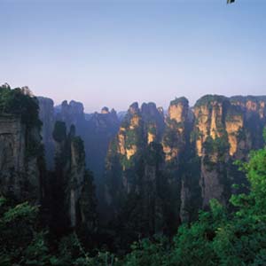 單獨成團N線：張家界、天子山、寶峰湖、猛洞河漂流、鳳凰古城四晚五日湘西全景游