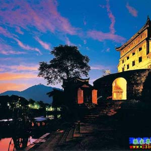 喜樂L線：天門山、張家界、袁家界、猛洞河、鳳凰古城超經(jīng)典五日游